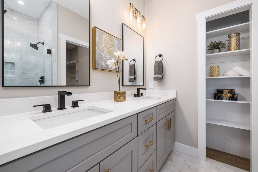 Maximize Space in Small Bathrooms